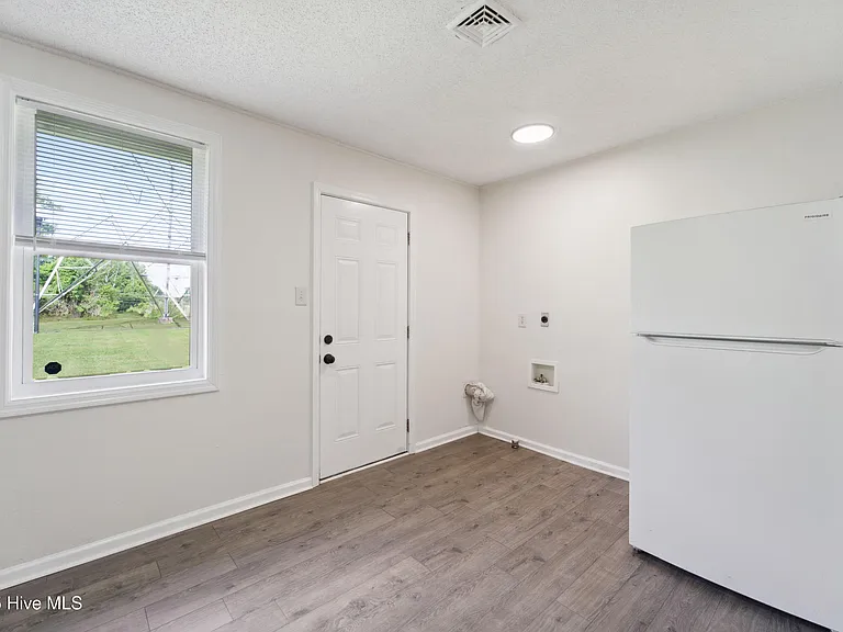 1216 Davis St — Photo 5
