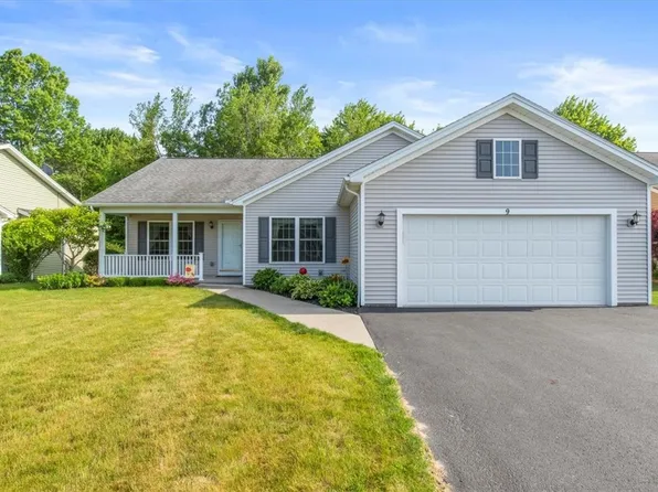 9 Beehler Ln, Hamlin, NY 14464