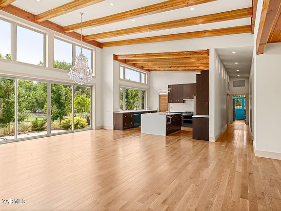 4_Gorgeous hardwood floors throughout>