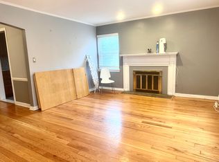 18 Linden St #1, Great Neck, NY 11021