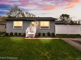 368 W Beechdale St, Commerce Township, MI