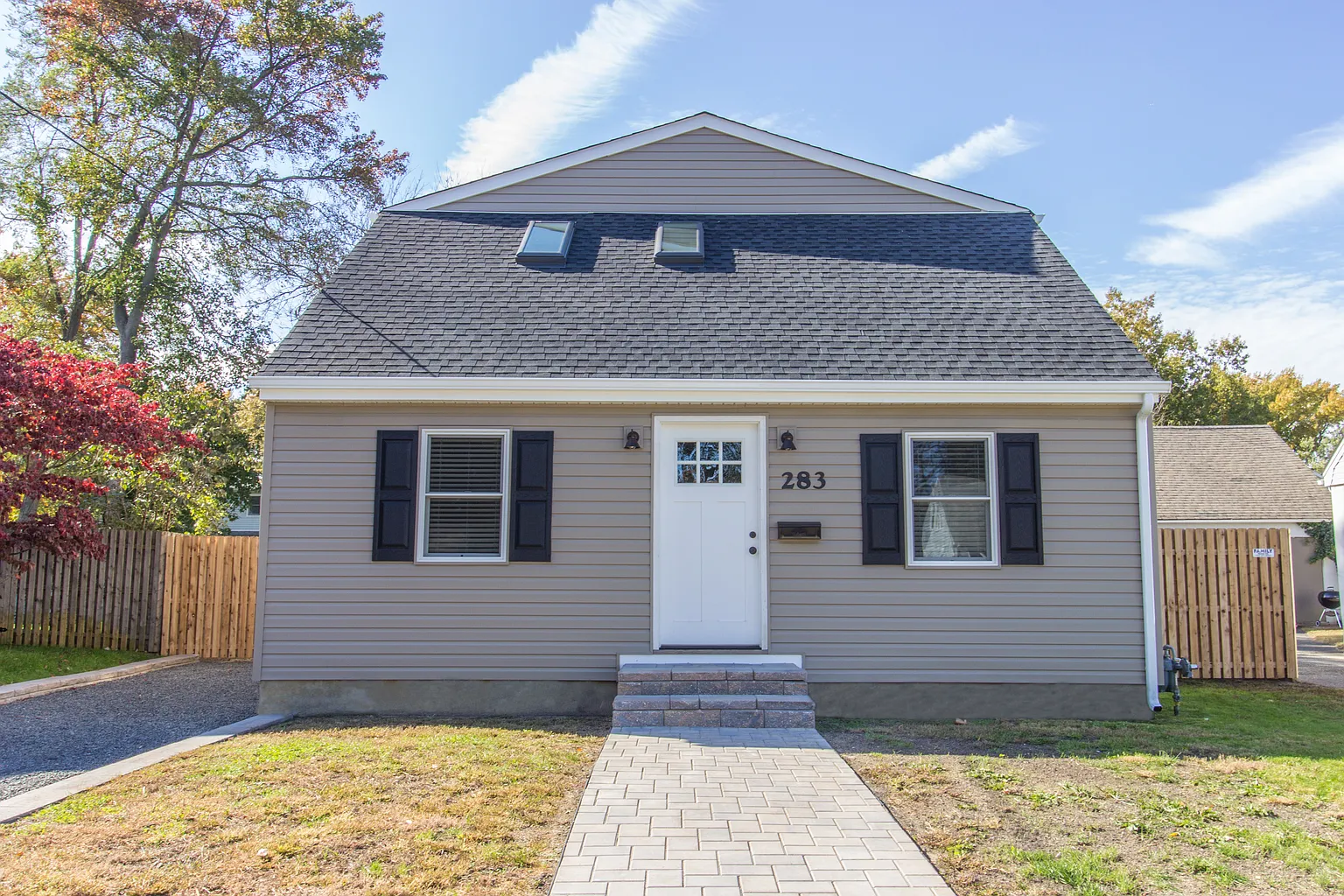 283 Laurel Ave photo 1