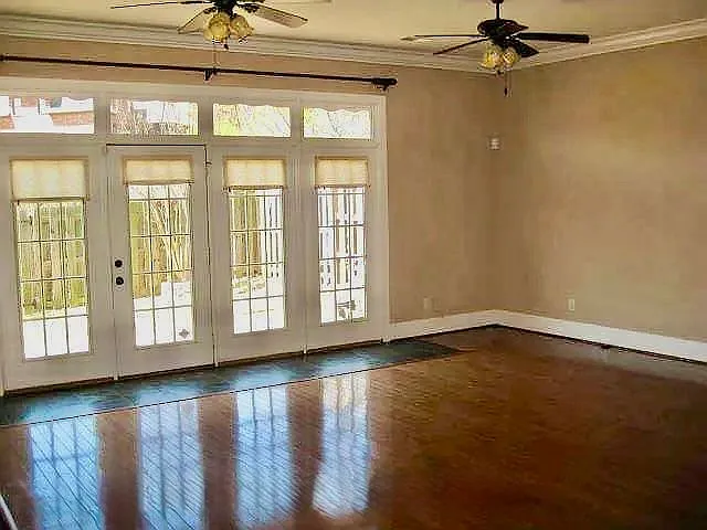 2 bed, 2.5 bath, 2160 sqft, $2,200 — Photo 3