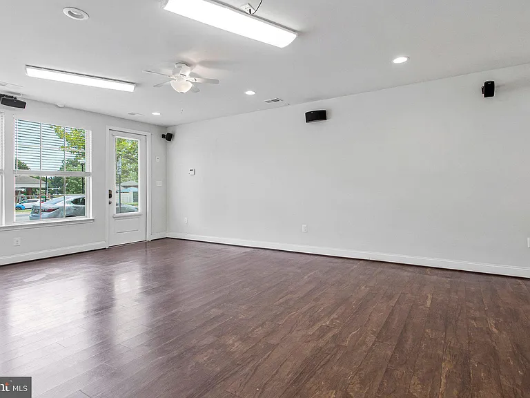 703 Skippers Ln — Photo 41