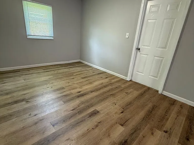 10919 Ewing Ave — Photo 11