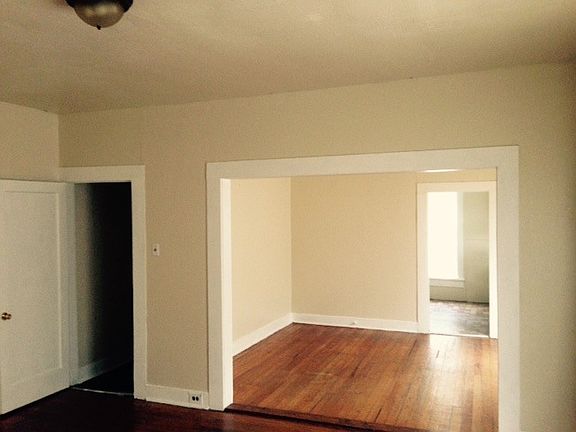 5th image of 404 E Mistletoe Ave APT 3