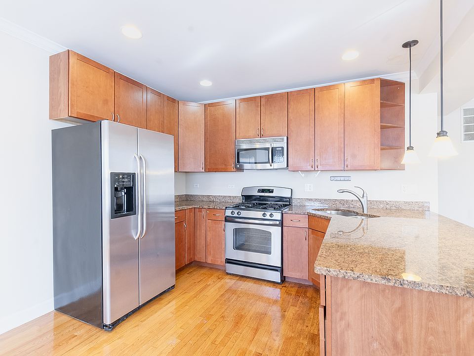 1st image of 6305 N Francisco Ave #63052