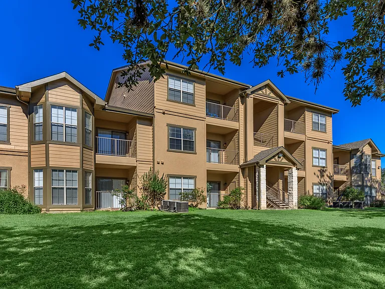 8100 Huebner Rd — Photo 2
