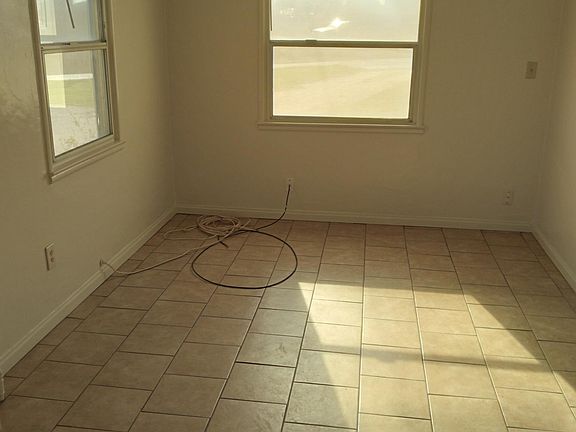 4th image of 12915 Yosemite Blvd
