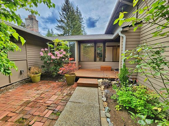 4th image of 16827 NE 32nd St