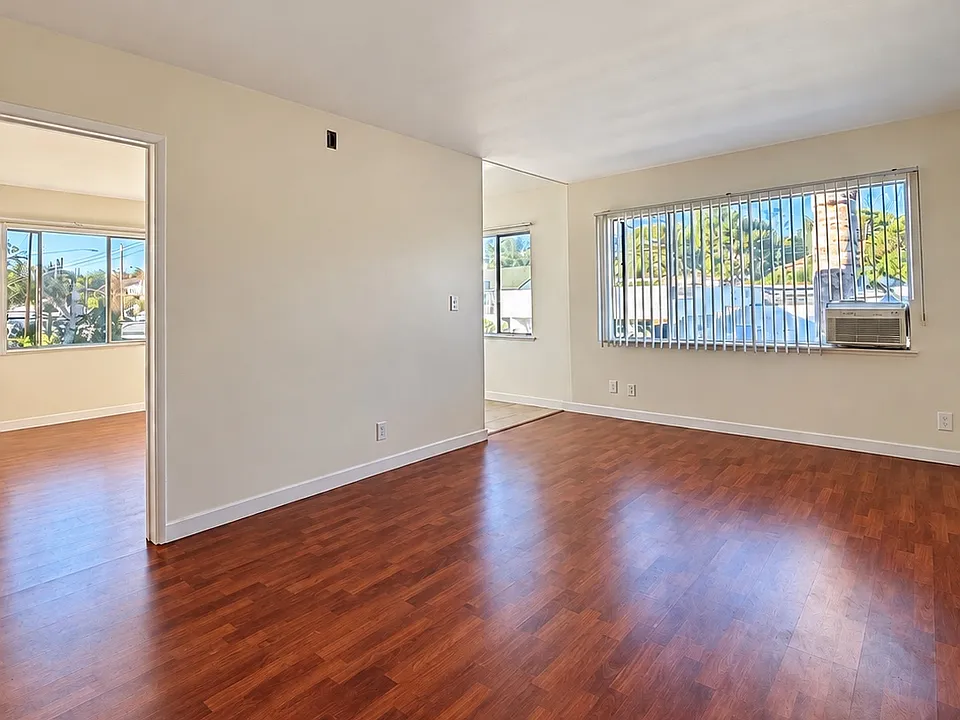 3002 Honolulu Ave #19