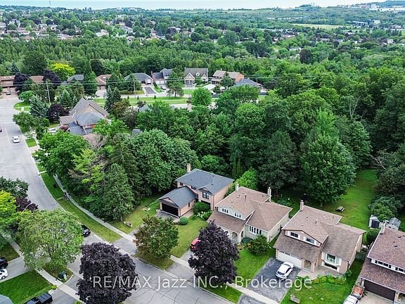 3rd image of 262 Athabasca St