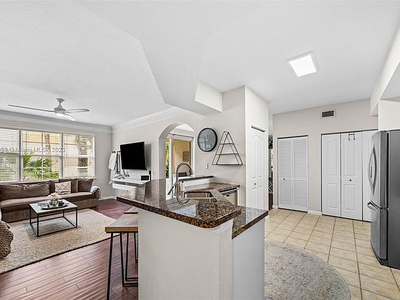 5th image of 275 Murcia Dr APT 113