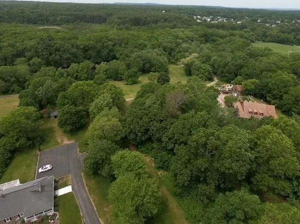 4 West St, Stoughton, MA 02072