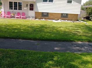 932 N Dwiggins Ave, Griffith, IN 46319