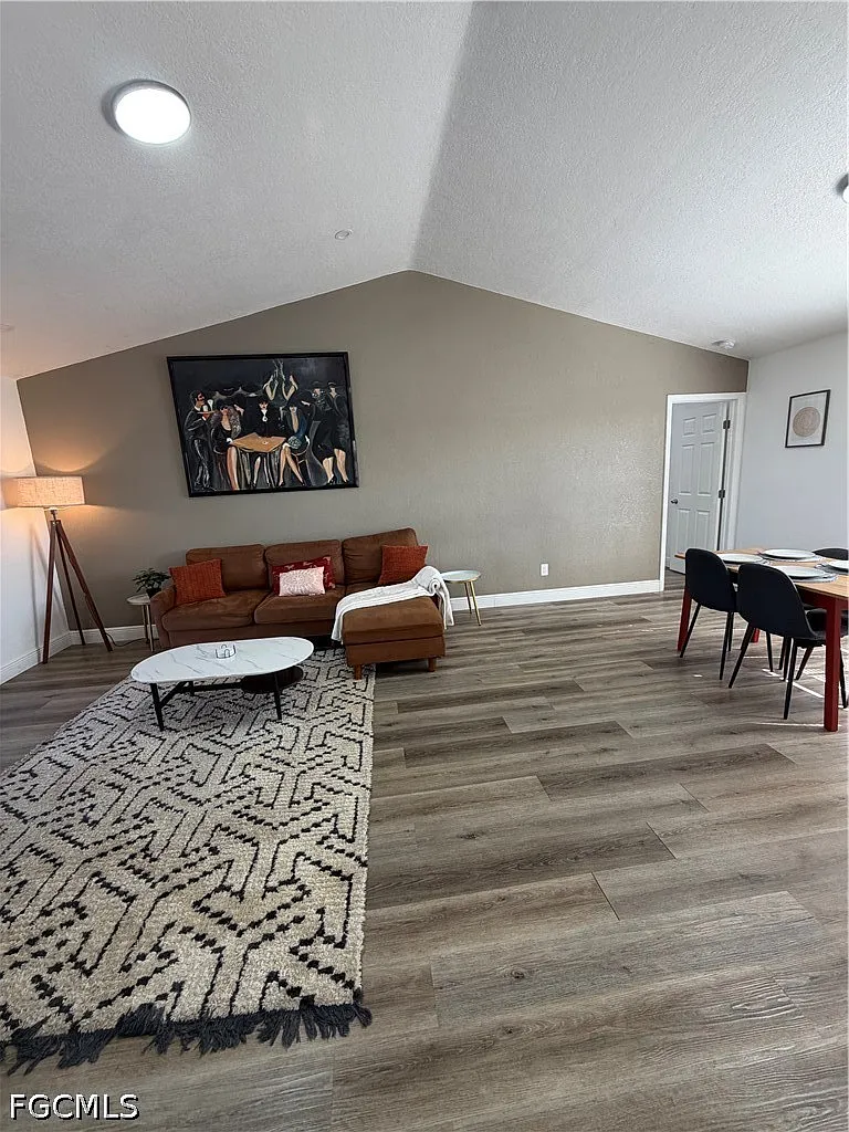 2 bed, 2.0 bath, 1032 sqft, $1,700 — Photo 4