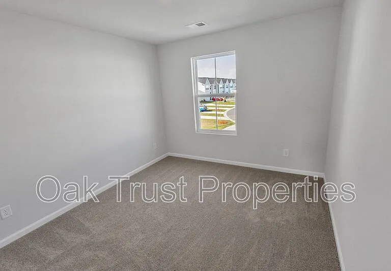 726 Ridgley Dr — Photo 14