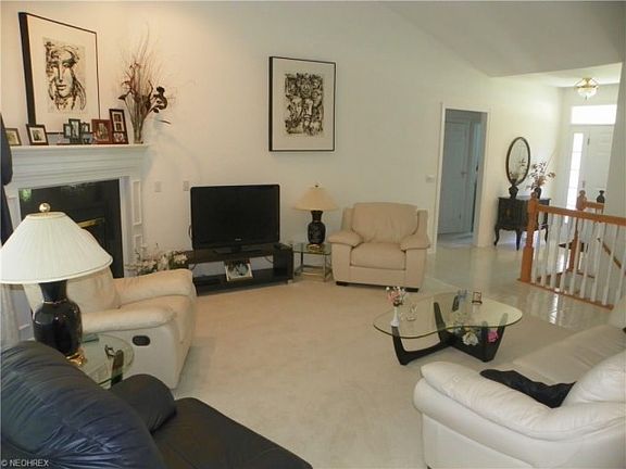 5th image of 728 Flagstone Cir