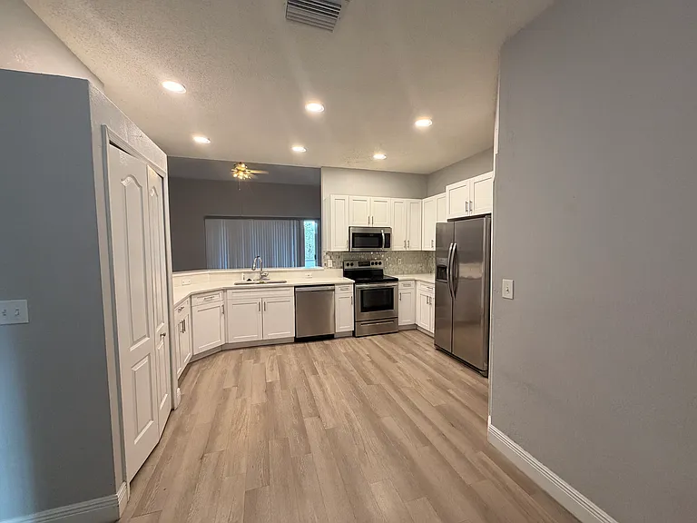 704 Grand Canyon Dr — Photo 8