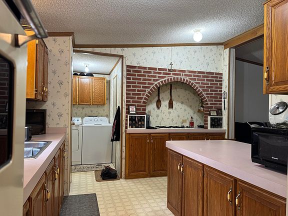 5th image of 270 Kathy Dr