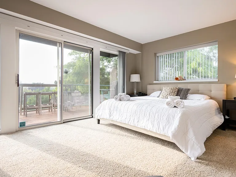 216 N Harbor Dr — Photo 12