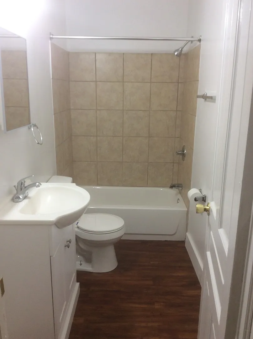 1st floor with parking West End York City SD — Photo 4