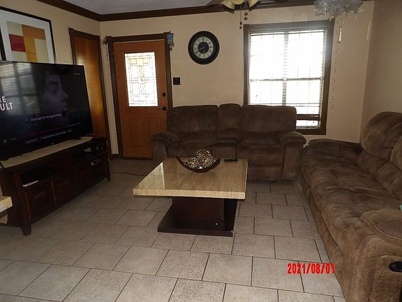 4th image of 1203 E Clare St