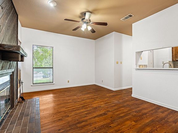 3rd image of 612 Park Pl APT 201