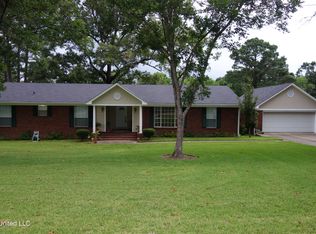 104 Green Forest Dr, Clinton, MS 39056