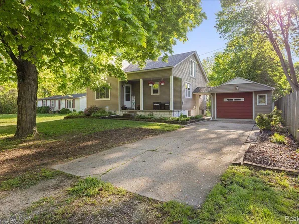 8869 Meridian St, Willis, MI 48191