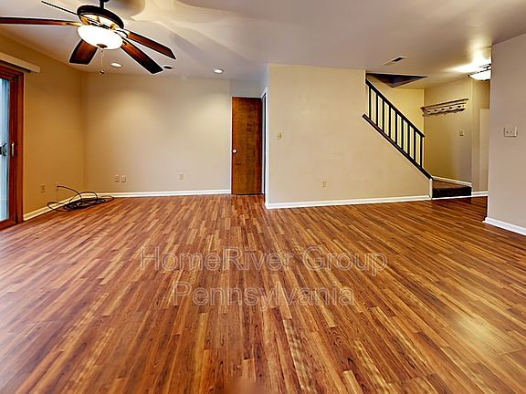 3rd image of 414 College Park Dr
