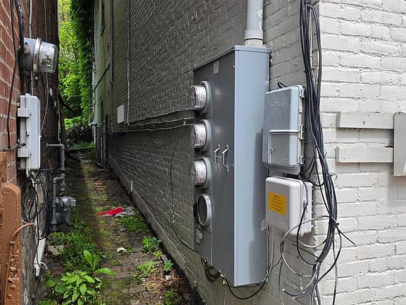 3rd image of 15 Decatur St