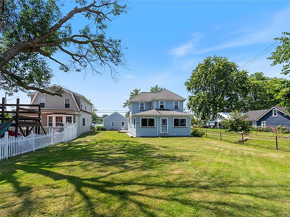 2nd image of 2751 Edgemere Dr
