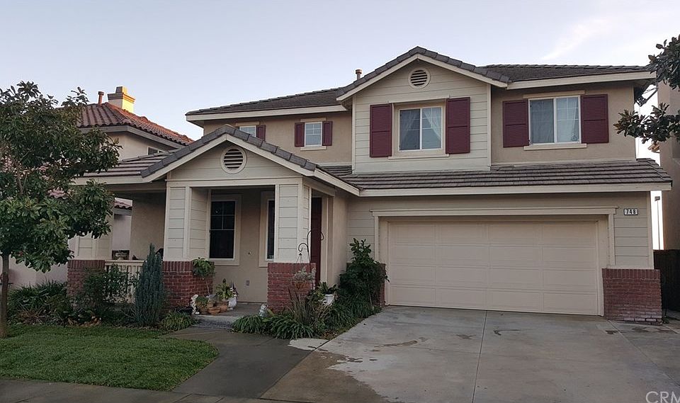 1st image of 748 Sawtooth Dr