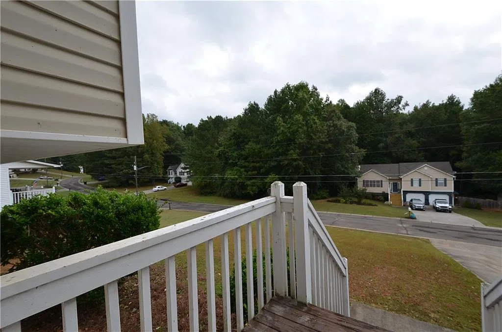 3 bed, 2.0 bath, 1275 sqft, $1,800 — Photo 2