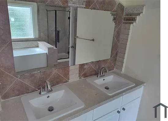 4245 Wilson Ln — Photo 11