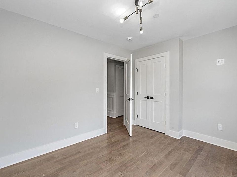 1st image of 15 Underhill Pl #1