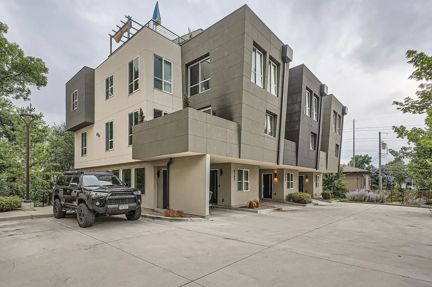 8150 W 10th Ave — Photo 1