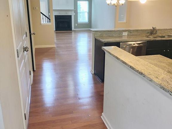 2nd image of 2004 Bartlett Cir #1
