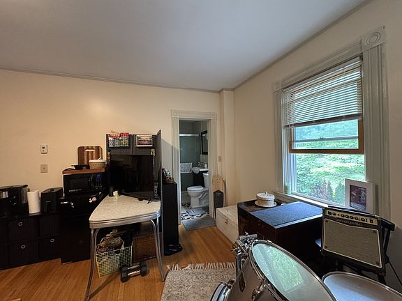 4th image of 161 Walnut St #1