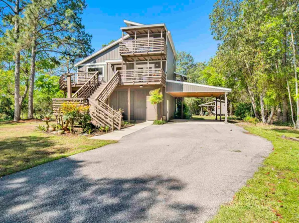 1567 Fuller Dr, Gulf Breeze, FL 32563