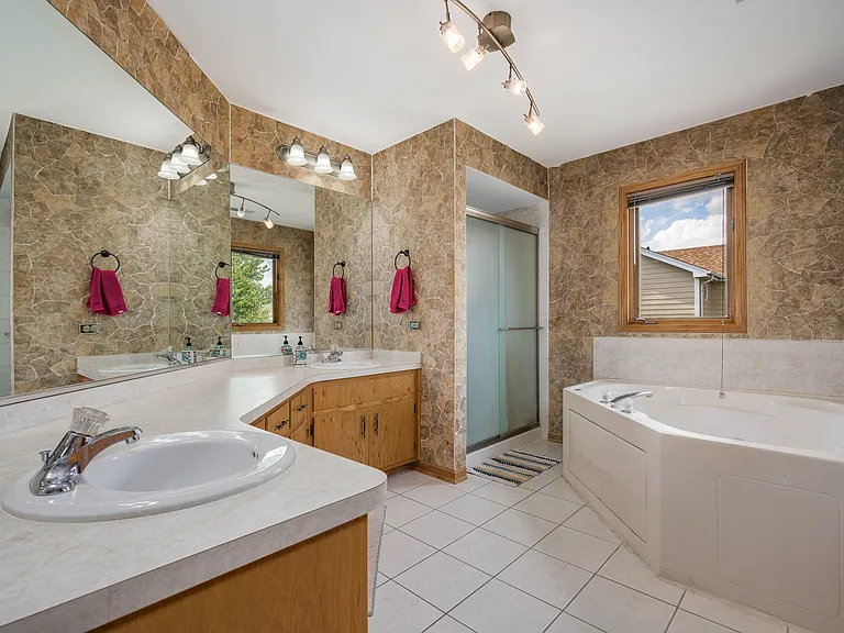 19322 Lisadell Dr — Photo 9