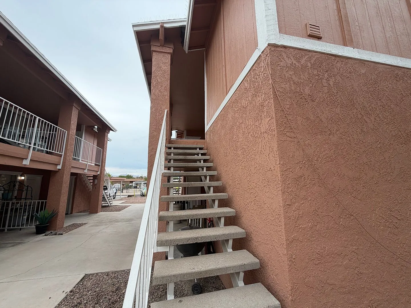 Updated 2 Bedroom Apartment in Bullhead City! — Photo 2