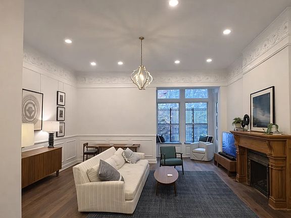 2nd image of 11 W 74th St #1