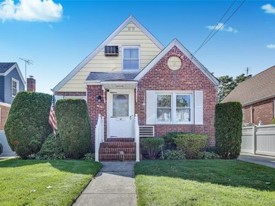 8436 259th Street, Floral Park, NY, 11001