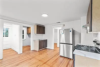 3 bed, 900 sqft, $1,900 — Photo 4
