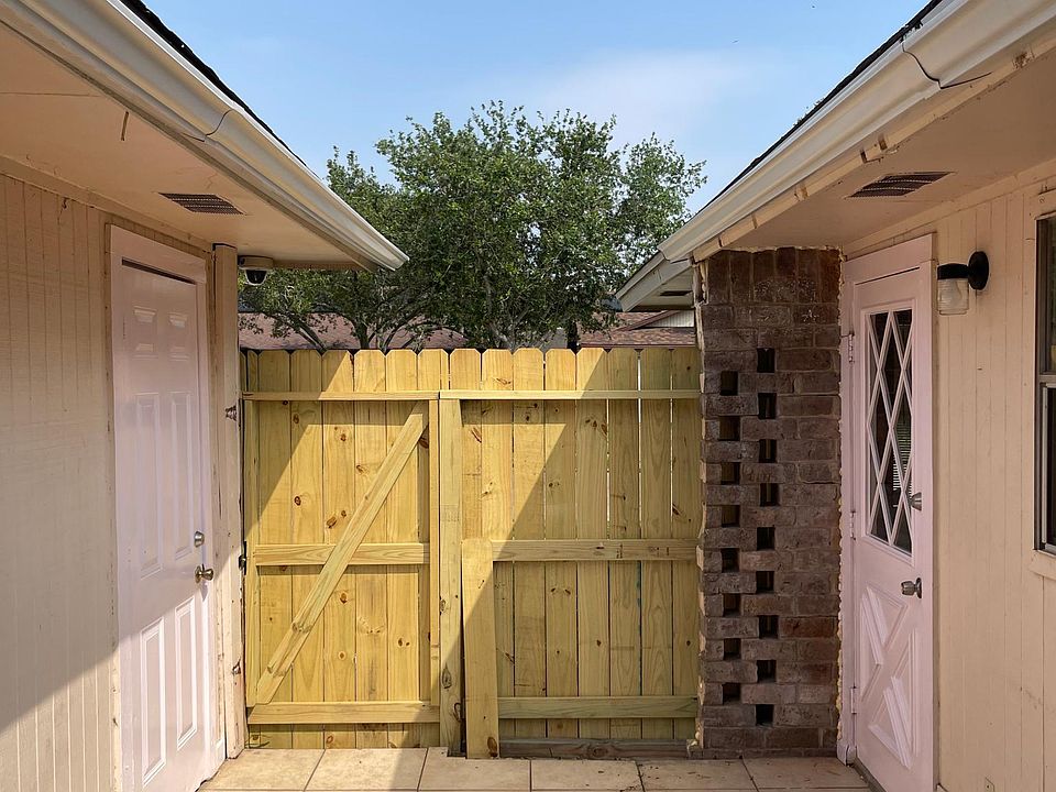 1st image of 3422 Crest Elm Dr