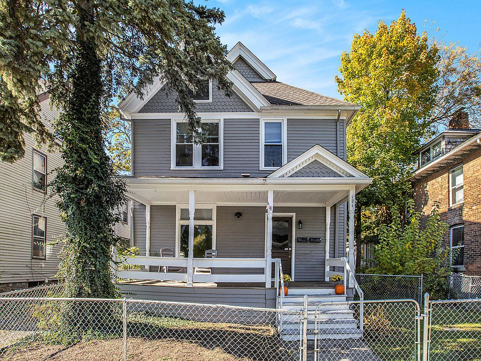 1st image of 121 College Pl