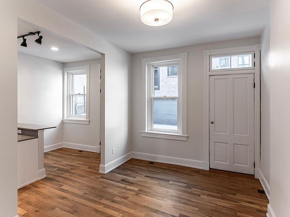 4th image of 1707 Pleasant St #2
