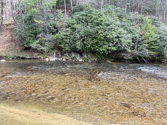 5th image of 152 Rainbow Trout Ln